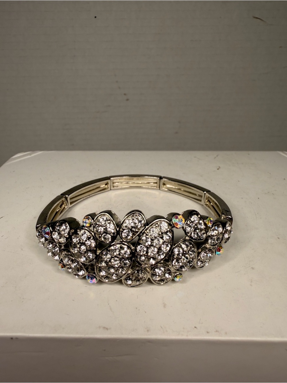 Unbranded Rhinestone
Cluster Stretch Bangle
Bracelet Silver Tone